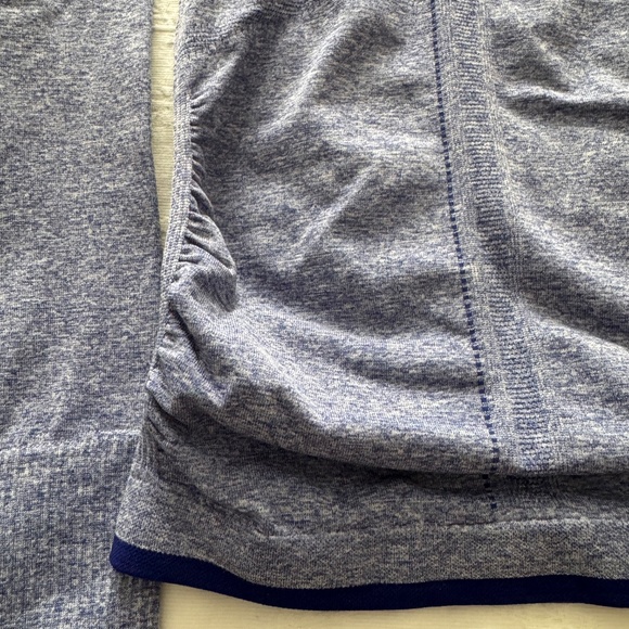 Athleta long sleeve workout Tee - Picture 4 of 5